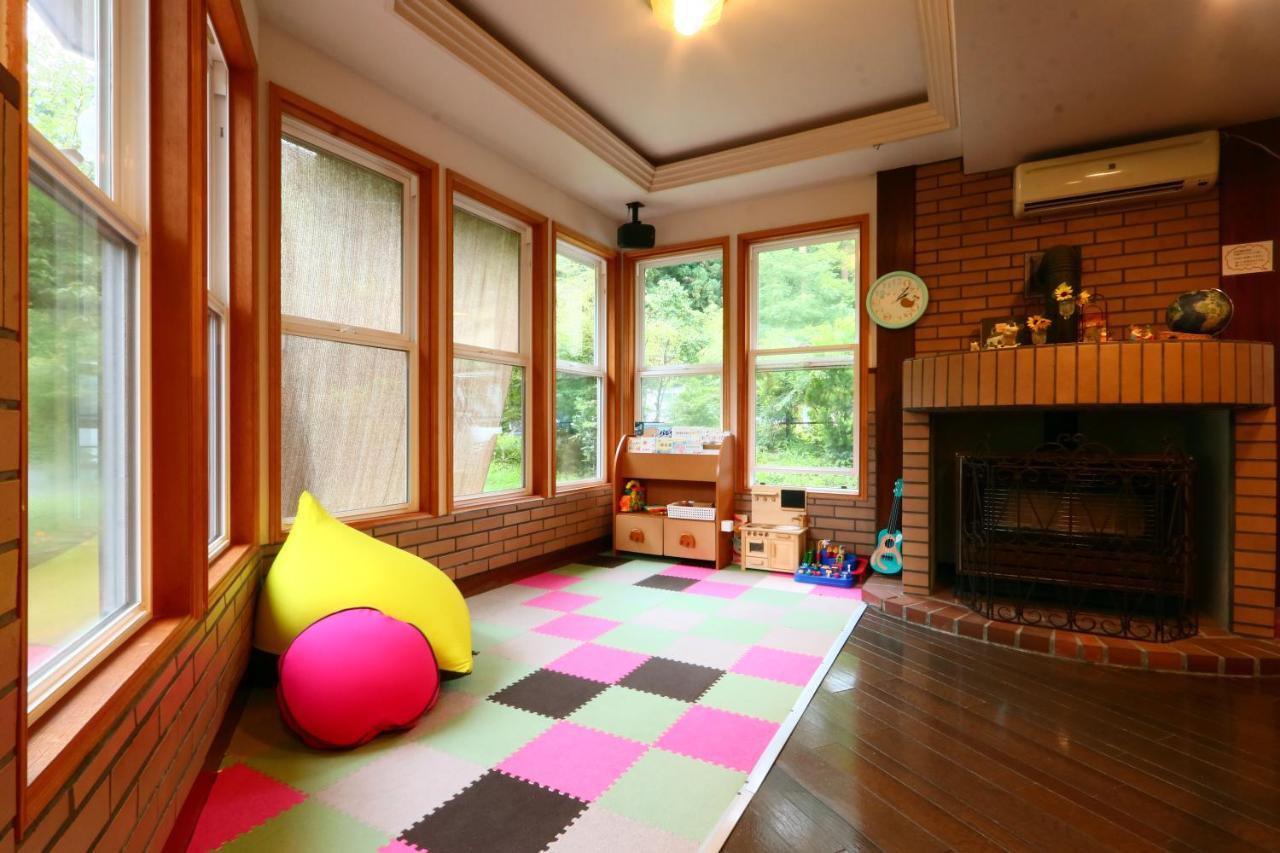 ホテル ファミリーペンションクレヨン 富士河口湖町 エクステリア 写真